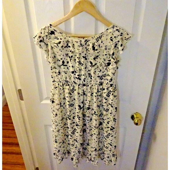 Pre-Loved Converse XS Sleeveless White with Black Floral Print Polyester Dress - Picture 2 of 5